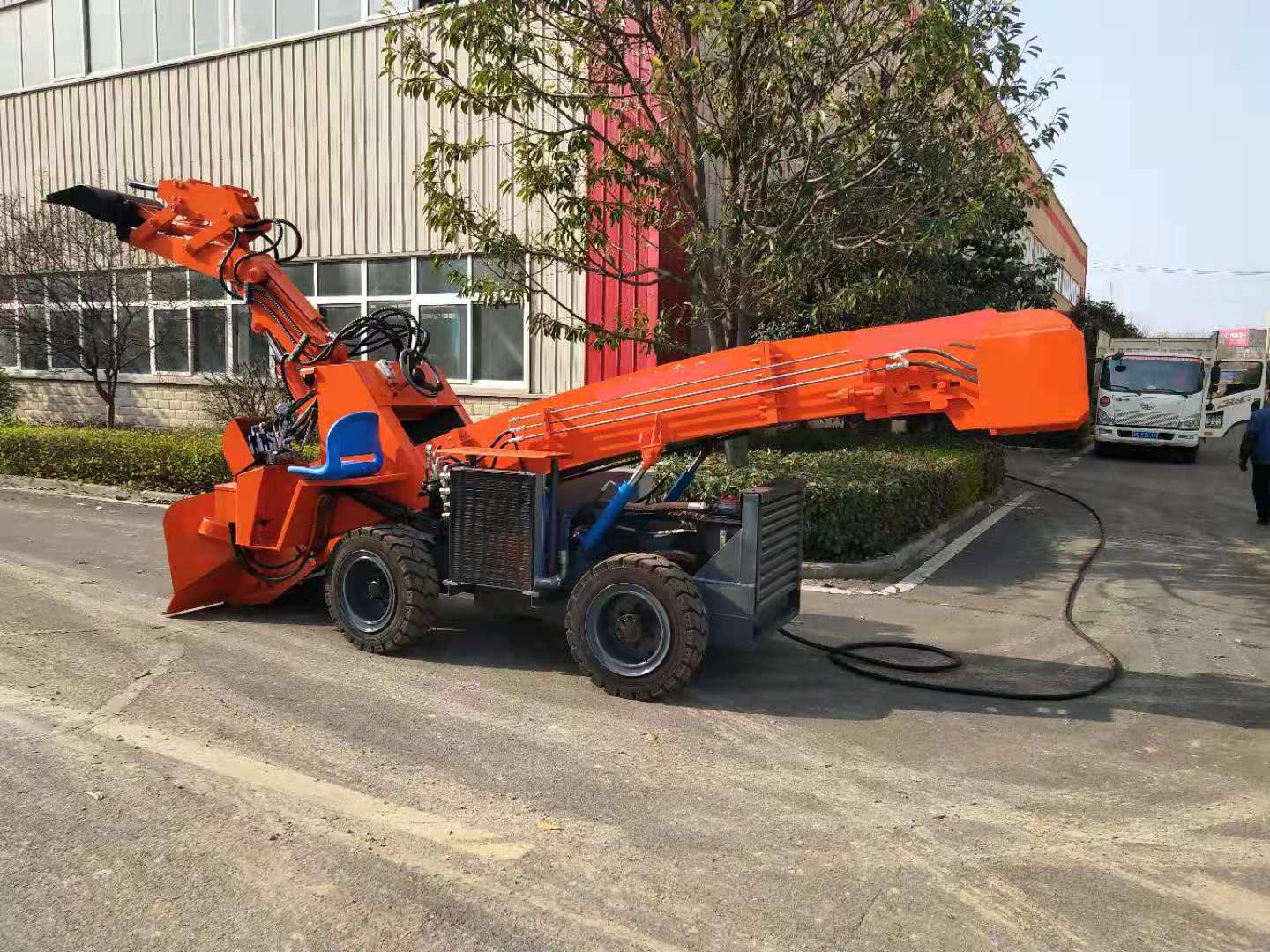 礦用扒渣機(jī)的油箱該怎樣檢查？有哪些注意事項(xiàng)？